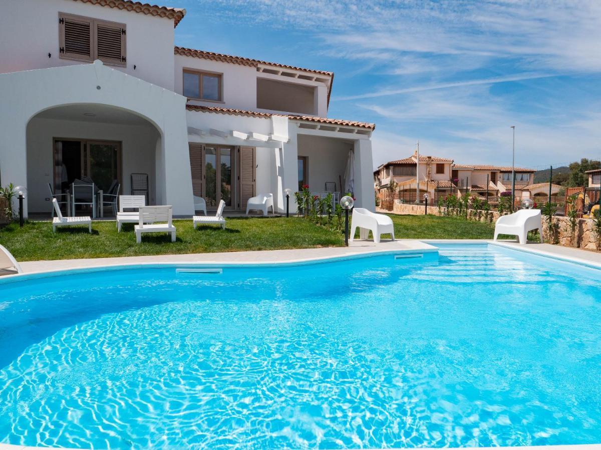 Villetta Con Piscina Budoni Affitti Spiaggia 700 Mt Exterior foto