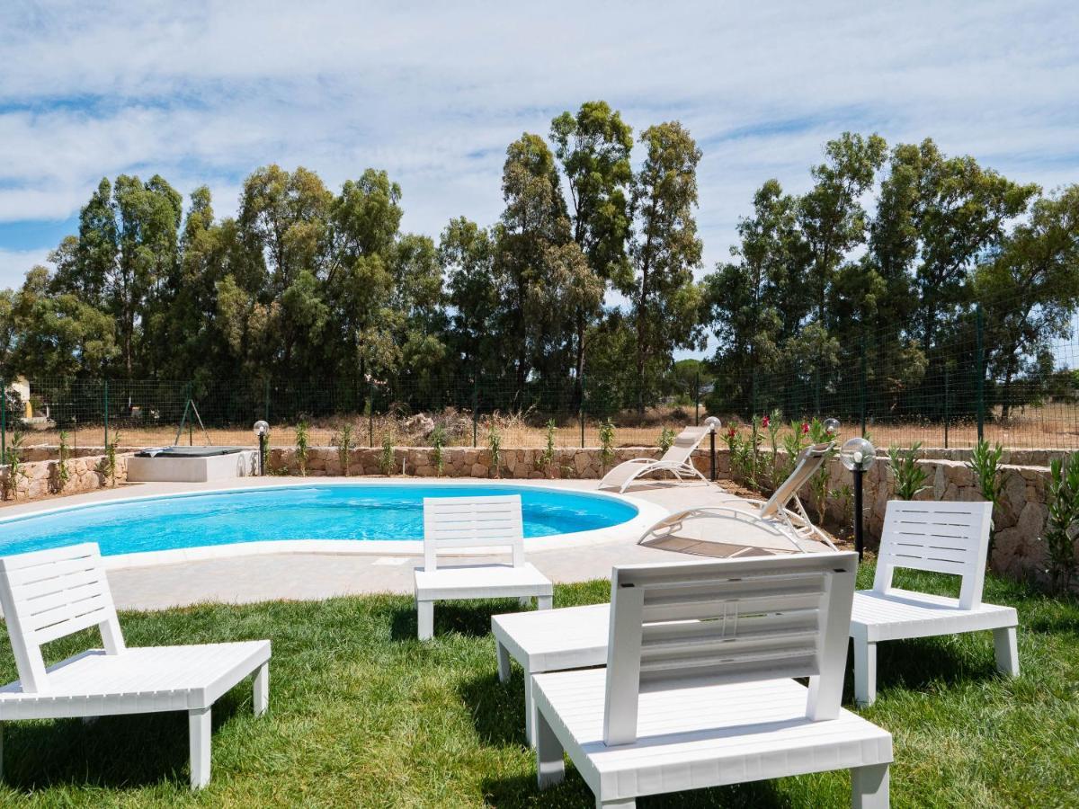 Villetta Con Piscina Budoni Affitti Spiaggia 700 Mt Exterior foto