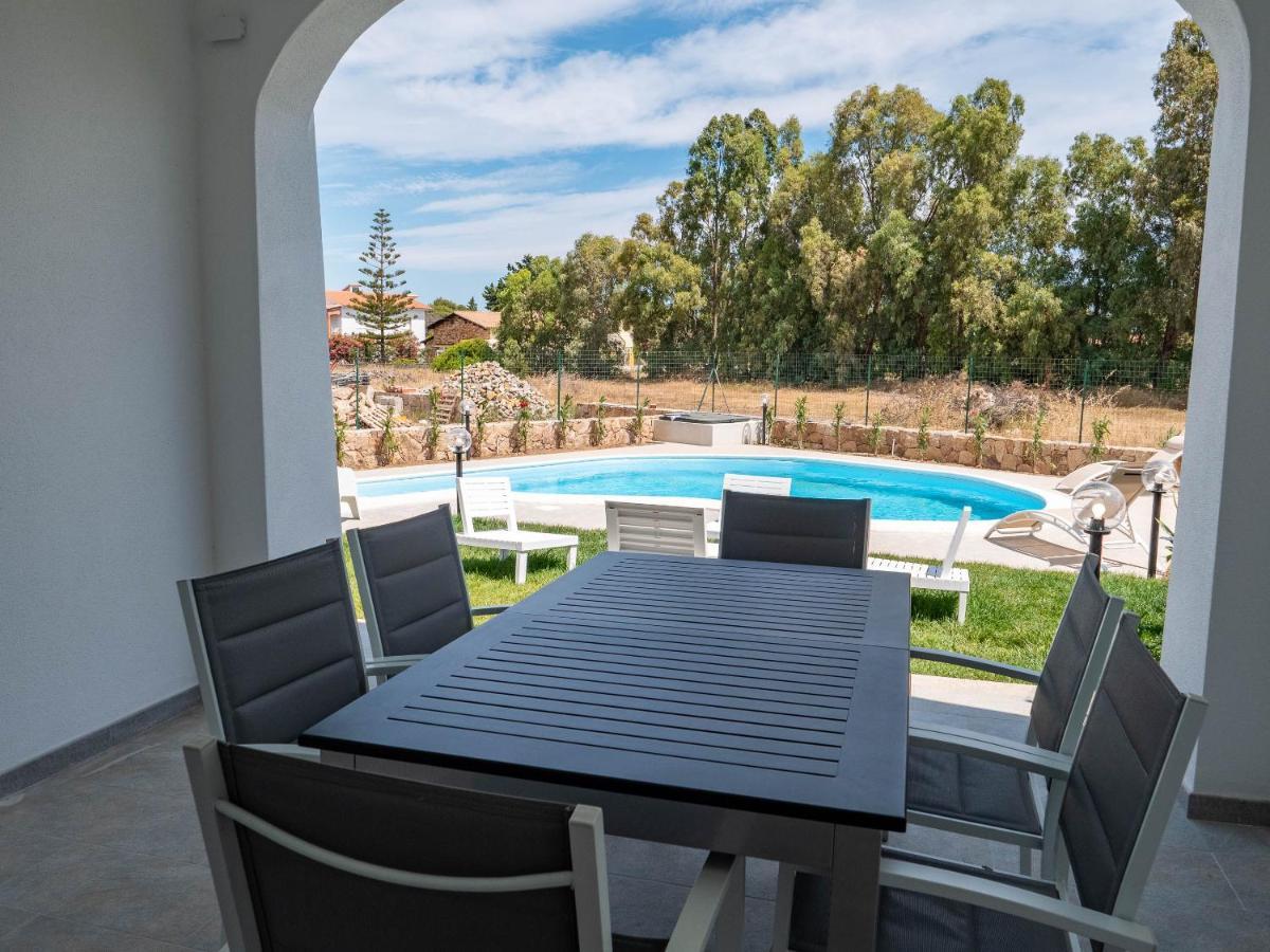 Villetta Con Piscina Budoni Affitti Spiaggia 700 Mt Exterior foto