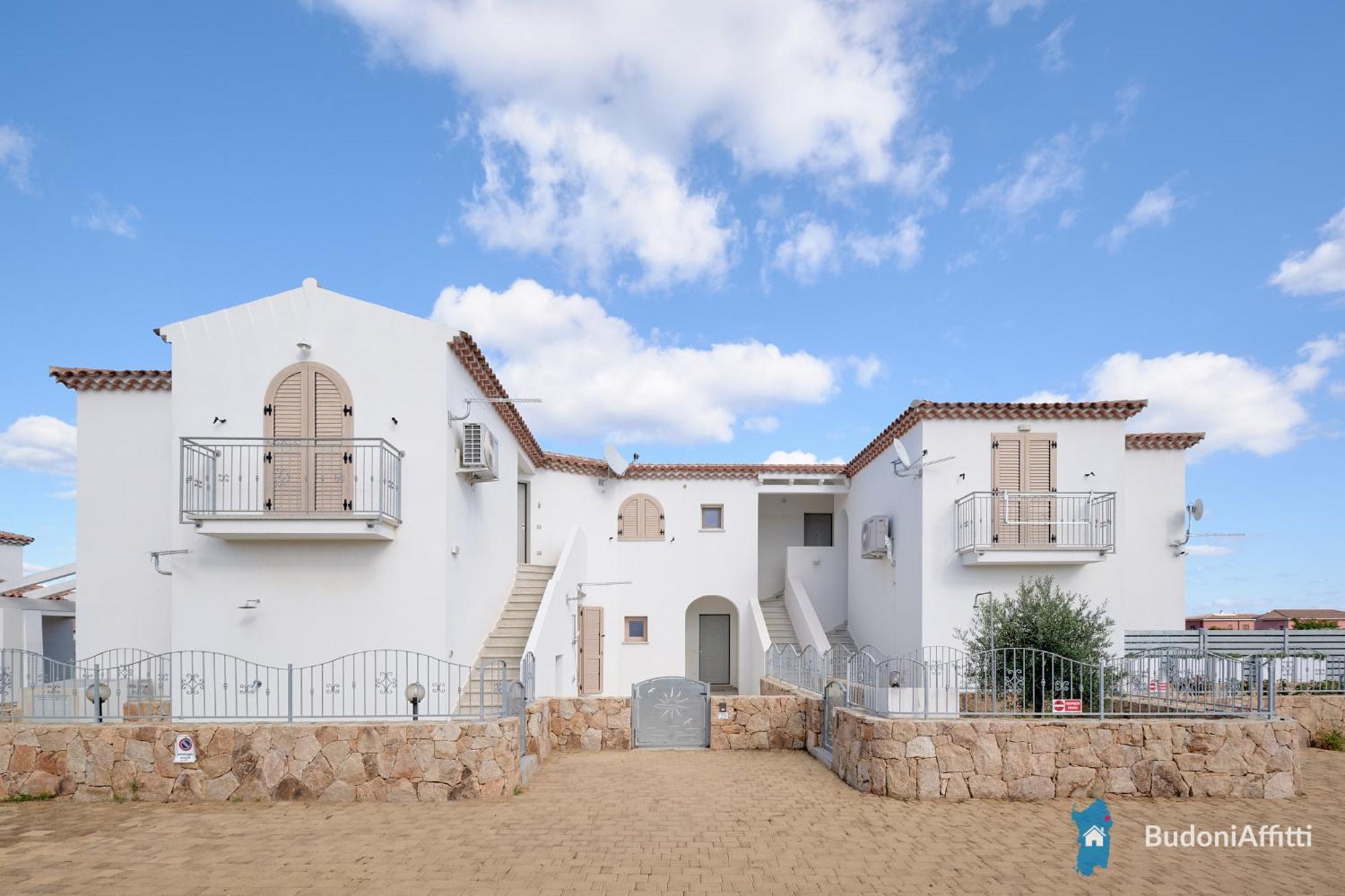 Villetta Con Piscina Budoni Affitti Spiaggia 700 Mt Exterior foto
